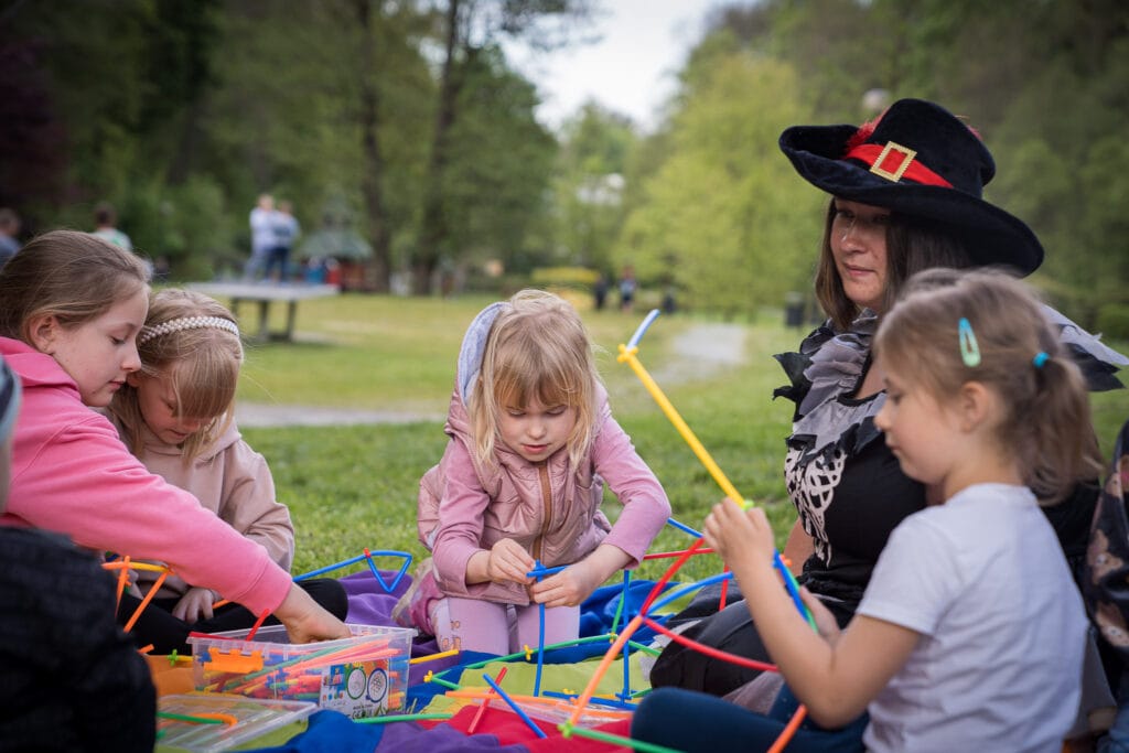 różne scenariusze urodzin dla dzieci w wioska indiańska w Starym waliszowie